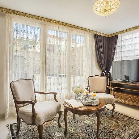 Splendida Palace Oda ve Kahvaltı 4*